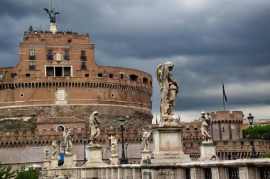 Sant Angelo Şatosu ve Ponte Sant Angelo Roma, İtalya 'daki Melek Heykelleriyle