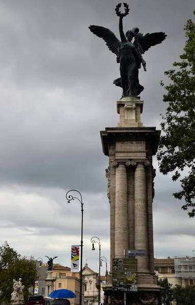 Sochy Ponte Vittorio Emanuele Městě Řím Itálie — Stock fotografie