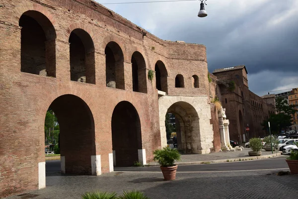 イタリアローマのポルタ ピニカーナ — ストック写真