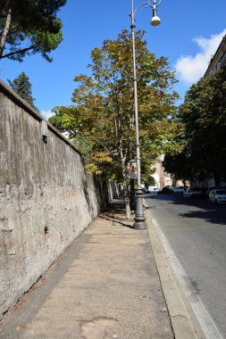 Roma 'yı ziyaret etmek ve şehirde bir otobüs turuna çıkmak.