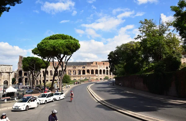 Excursão Guiada Pelas Ruas Roma Passado Impressionante Coliseu — Fotografia de Stock