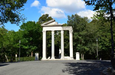 Antonino ve Faustina Tapınağı Villa Borghese, Roma, İtalya