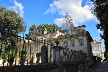  Roma, İtalya 'daki Villa Borghese Parkı' ndaki eski bina.