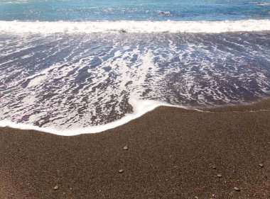 Kumda ayak izleri - Kaliforniya Sahili