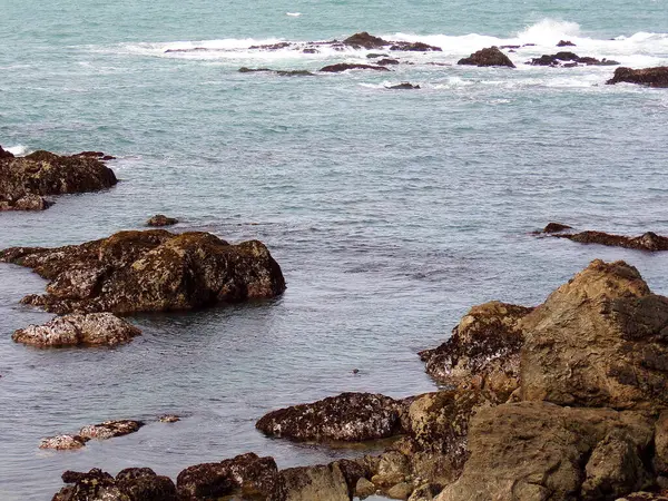 ハイウェイ1号線沿いのロードトリップ ディスカバリー ルート カリフォルニア 海岸沿いの崖やビーチ — ストック写真