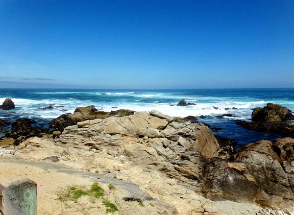 Stone Beach California Coastal Rocks Shallow Waters Shore Road Trip — Stock Photo, Image