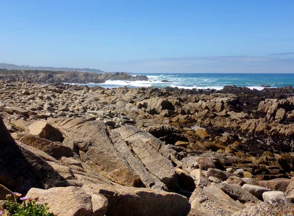 Stone Beach Californie Coastal Rocks Shallow Waters Shore Road Trip — Photo