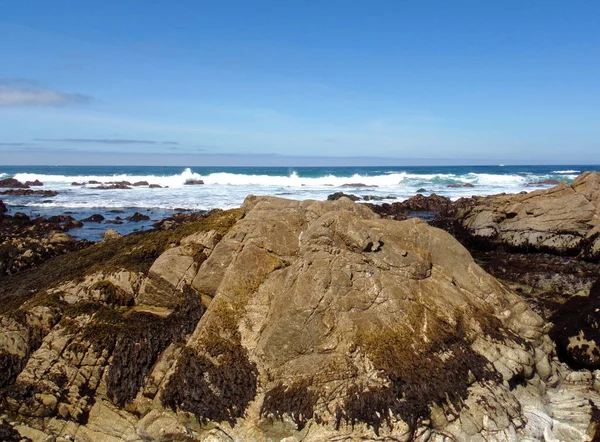 Kaliforniya Daki Stone Beach Kısaltılmış Sulardaki Sahil Kayalıkları 1Nci Otoyol — Stok fotoğraf