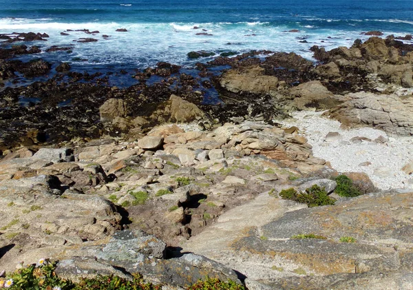 Stone Beach Coastal Rocks Shallow Waters Shore Road Trip Highway — 스톡 사진