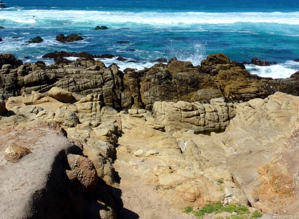 Stone Beach Coastal Rocks Shallow Waters Shore Road Trip Highway — 스톡 사진