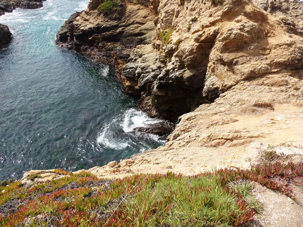 Stone Beach Kalifornien Coastal Rocks Grunda Vattnen Stranden Road Trip — Stockfoto