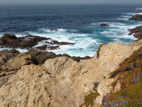 Stone Beach Califórnia Rochas Costeiras Nas Águas Rasas Shore Road — Fotografia de Stock