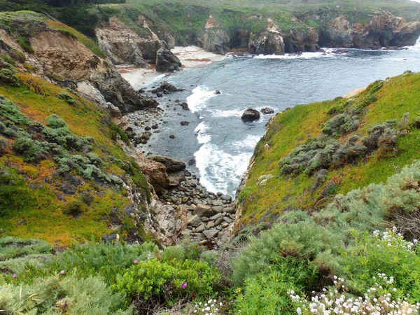 Stone Beach Californie Coastal Rocks Shallow Waters Shore Road Trip — Photo