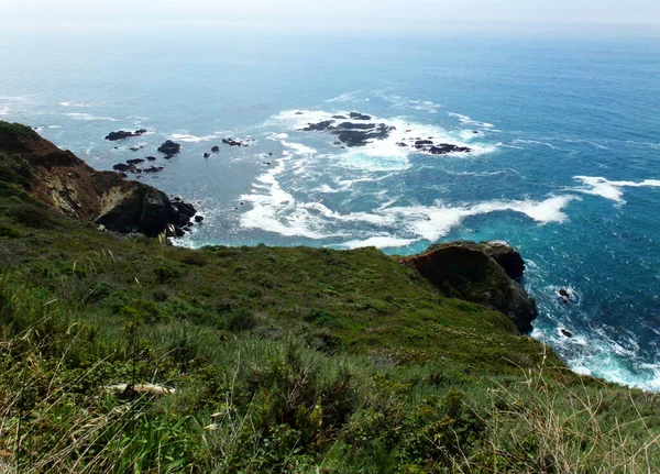 Каліфорнійське Узбережжя Його Високими Зазубленими Скелями Шосе Discovery Route — стокове фото