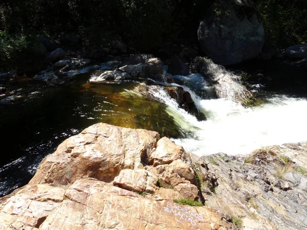 Park Narodowy Dzika Rzeka Yosemite Woda Między Skałami Strumień — Zdjęcie stockowe
