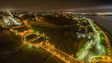 Nizhny Novgorod Kremlin, Chkalov merdiveni ve Chkalov anıtı.