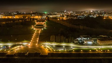 Nizhny Novgorod Kremlin, Chkalov merdiveni ve Chkalov anıtı.