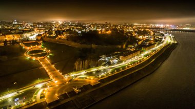 Nizhny Novgorod Kremlin, Chkalov merdiveni ve Chkalov anıtı.