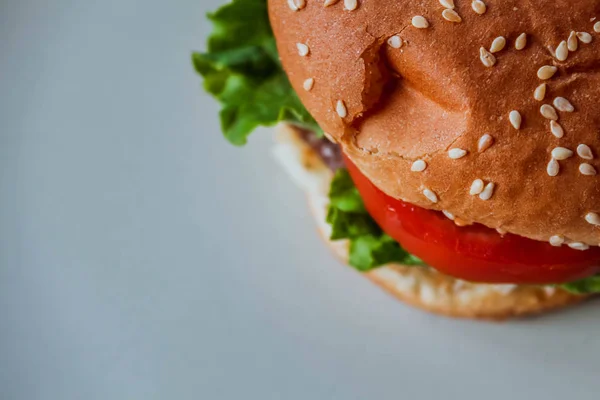 Cheeseburger Fatto Casa Sfondo Bianco Con Spazio Vista Laterale Burger — Foto Stock