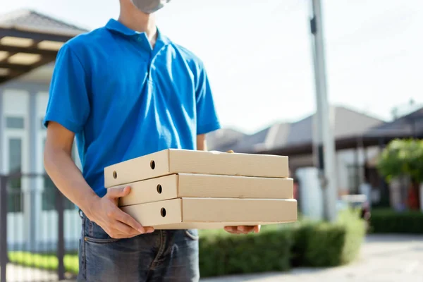 Repartidor Asiático Que Usa Máscara Envía Pizza Pandemia Protección Del —  Fotos de Stock