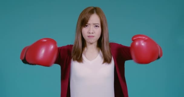 Fighting Asian Woman Boxing Gloves Punching Forward Business Fight Coronavirus — Stock Video