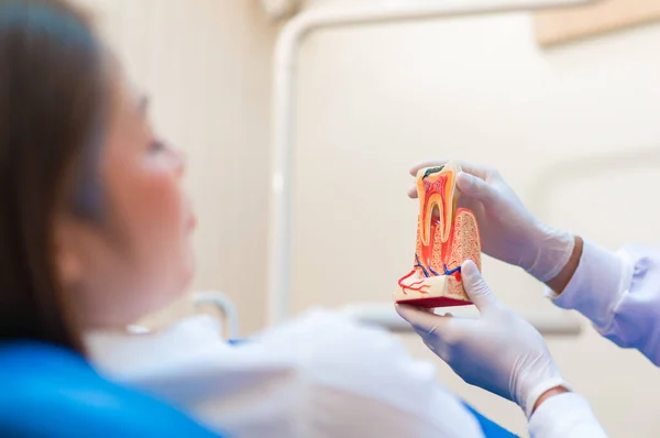 Mujer Con Dientes Dentales Examinados Dentista Chequeo Con Implante Diente — Foto de Stock