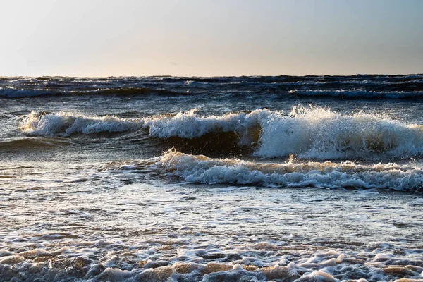 Promenade Nocturne Sur Plage Magnifique Golfe Riga Vent Fort Vagues Photos De Stock Libres De Droits