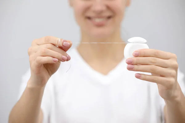 Dental hygiene and care. Dental floss. Young healthy woman face with beauty smile. Beautiful girl. Person healthcare. Female in the morning in bathroom. — Stock Photo, Image