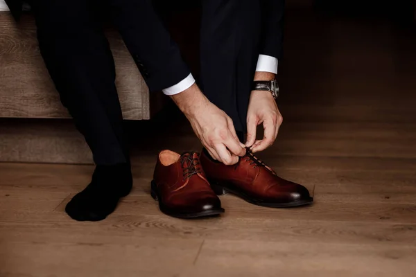 Business man or groom wearing classic elegant shoes. — Stok fotoğraf