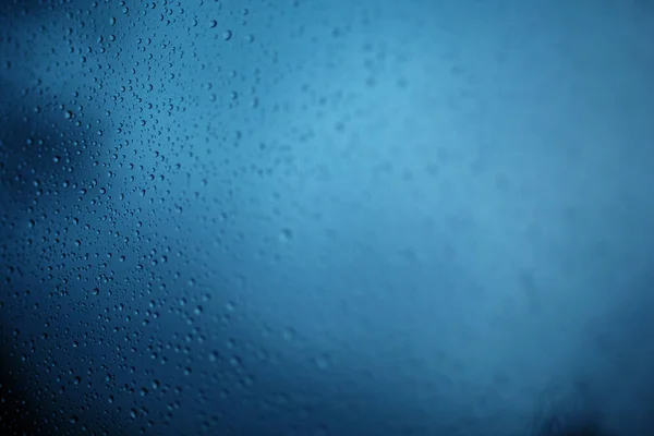 Fondo fresco de gotas de agua en la superficie azul —  Fotos de Stock