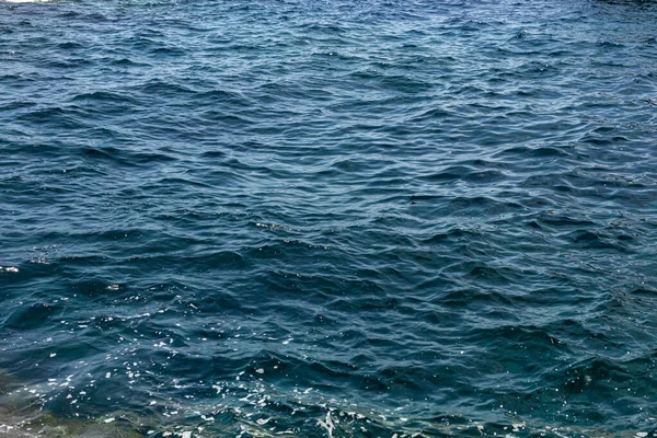 Açık Mavi Deniz Suyu Arka Planı Duvar Kağıdı Doku Seçici — Stok fotoğraf
