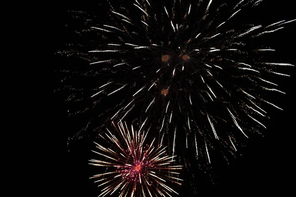 Fuegos Artificiales Colores Brillantes Saludo Varios Colores Fondo Del Cielo — Foto de Stock