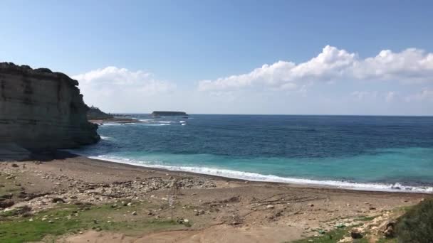 令人惊奇的暑假海滨背景 绿松石海水 美丽的荒岛海滩 — 图库视频影像
