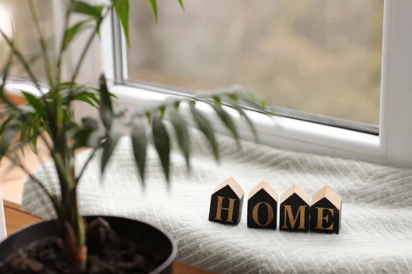 Bodegón Decoración Del Hogar Una Acogedora Casa Con Letras Madera — Foto de Stock