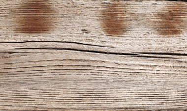 Eski ahşap arka plan. Yakın çekim. Eski kaba ahşap ahşap kaplamalı Grunge koyu renk arka plan. Gri kahverengi renk. Kırsal tarzda. Bir binanın fotoğrafını çek. Çerçeveye odaklan..
