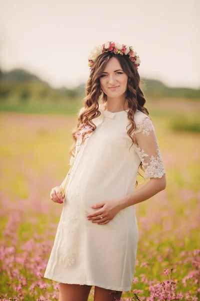 Porträt Einer Schwangeren Frau Rosa Blüten Junge Schöne Schwangere Mädchen — Stockfoto