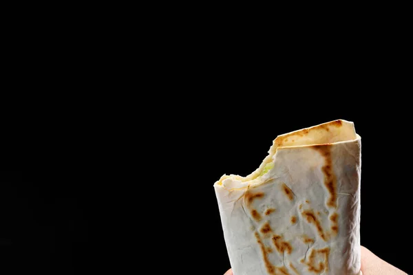 Morso Fuori Pane Pita Fajitas Burrito Shawarma Uno Sfondo Bianco — Foto Stock