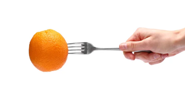 Mano Femminile Che Tiene Frutta Arancione Forchetta Isolata Sfondo Bianco — Foto Stock