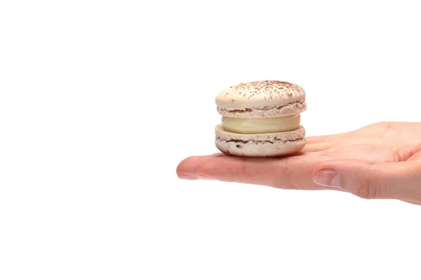 Macaroon Chocolate Colorido Saboroso Macaron Mão Feminina Isolada Fundo Branco — Fotografia de Stock