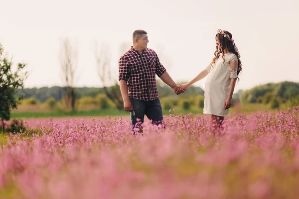 Attends Bébé Parentalité Jeune Femme Enceinte Son Mari Sont Heureux — Photo