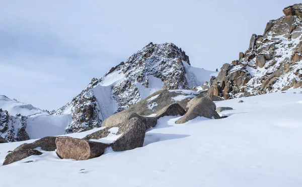 Youth Peak. Montagnes Trans-Ili Alatau Photos De Stock Libres De Droits