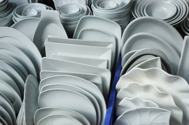 Beyaz seramik porselen Çin yemekleri, Hanoi, Vietnam için bir pazar ahır Satılık çeşitli şekiller