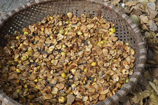 Buah Kering Dalam Keranjang Bambu Buatan Tangan Besar Pasar Jalanan — Stok Foto