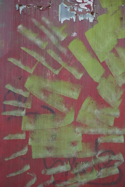 Abstraktní Grunge Vertikální Pozadí Pruhy Zelené Barvy Červeném Pozadí — Stock fotografie