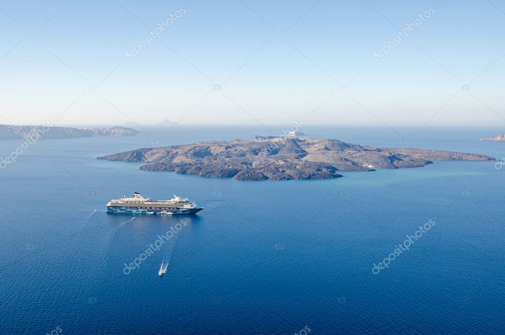 Kreuzfahrtschiff Mein Schiff 2 Zwischen Santorin Und Nea