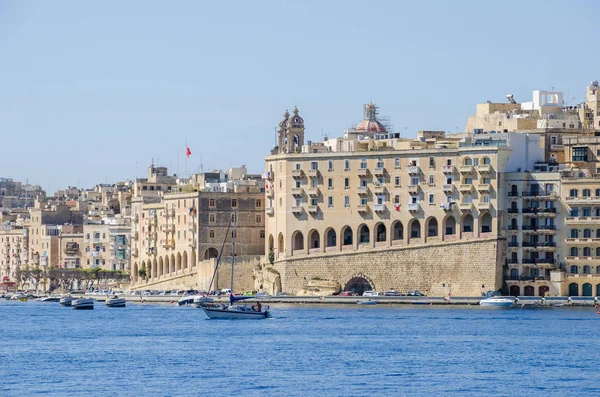 Senglea waterfront modern parçası ile