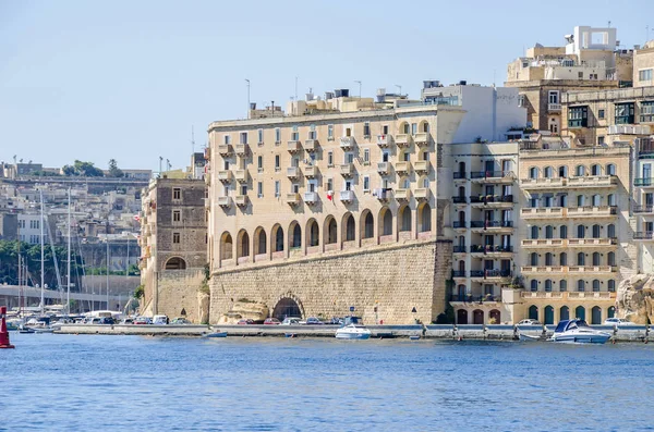 Moderna delen av Senglea waterfront — Stockfoto