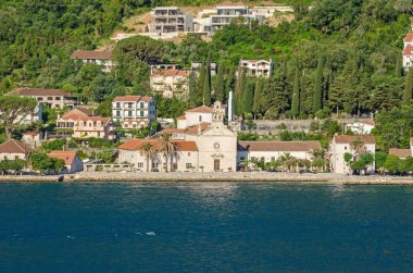 Karadağ'daki Prcanj waterfront bir parçası