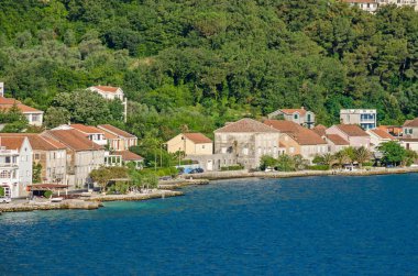  Karadağ'daki Prcanj waterfront bir parçası