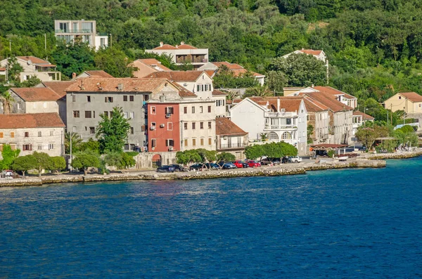 Bagian dari tepi laut Prcanj di Montenegro — Stok Foto